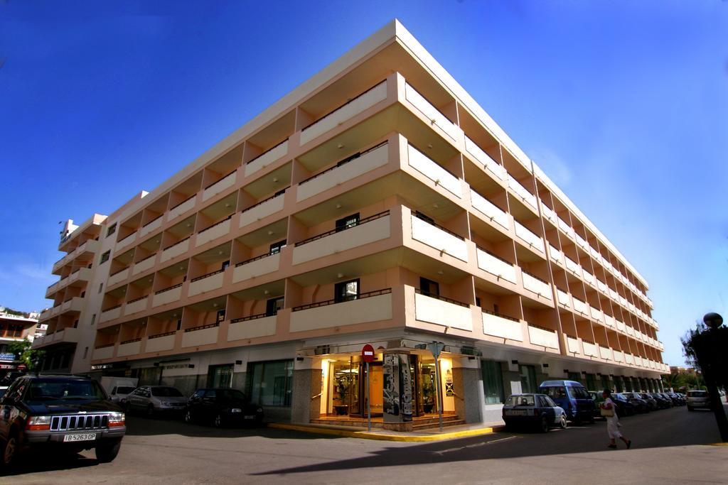 Invisa Hotel La Cala (Adults Only) Santa Eularia des Riu Exterior photo